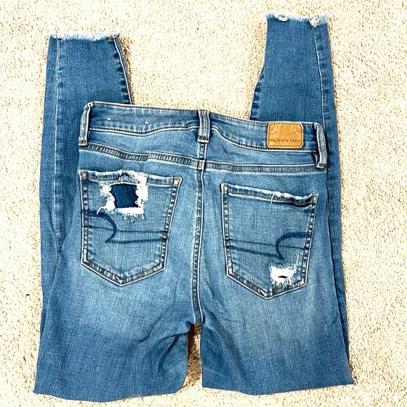 American Eagle Women’s High Rise Distressed Jeggings Size 2 - Picture 3 of 14